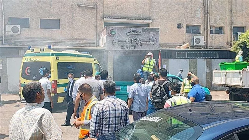 بالصور.. حملة تعقيم وتطهير بحي السيدة زينب