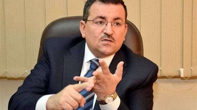 أسامة هيكل للإعلاميين: أنقل لكم تهنئة السيسى بعيدكم الـ86
