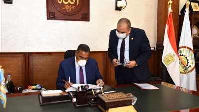 محافظ مطروح يعتمد نتيجة الشهادة الإعدادية بنسبة نجاح 96,7%