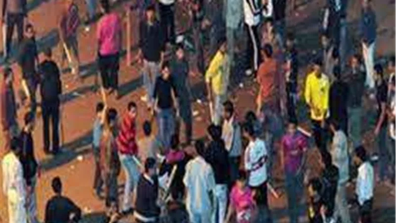 بسبب أولوية تحميل الركاب.. سائق توك توك وصديقه يطعنان زميلهما  في حلوان