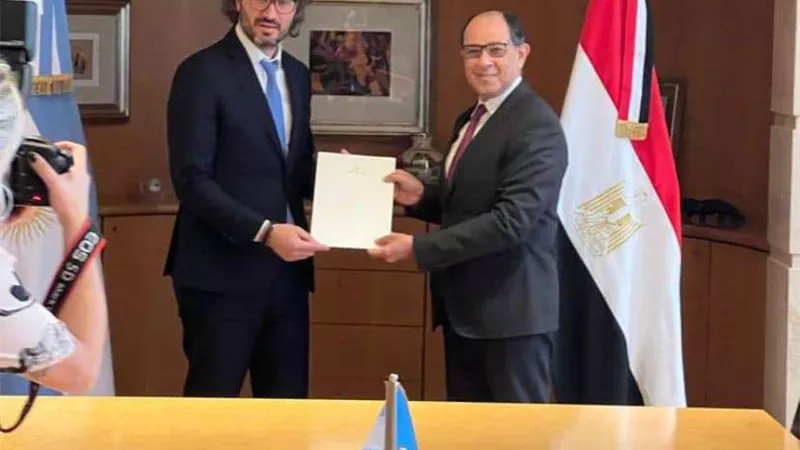وزير الخارجية الأرجنتيني يستقبل السفير المصري في بوينس أيرس