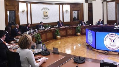 رئيس الحكومة يجتمع بأعضاء مجلس إدارة اتحاد الصناعات المصرية لأمر هام