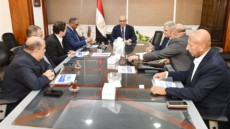 الجزار: توجيهات القيادة السياسية تؤكد على الاعتماد على المنتج المحلي وتشجيع الصناعة الوطنية