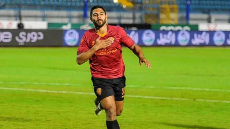 الأهلي ينهي أولى تعاقداته ويضم شادي حسين