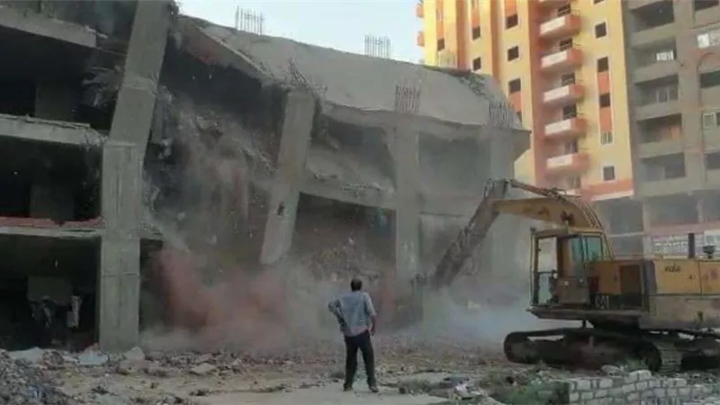محافظ الجيزة: إزالة 16 عقار مخالف حتى سطح الأرض وضبط المخالفين