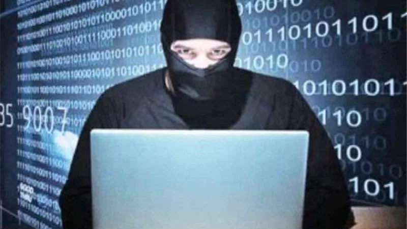 بسبب الفيديوهات.. عضو لجنة مكافحة كورونا يفتح النار على السوشيال ميديا