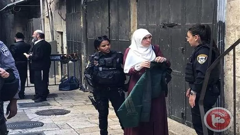 مستوطنون يقتحمون باحات المسجد الأقصى.. والاحتلال يهدم مساكن بالخليل
