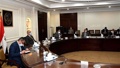 وزير الإسكان يتابع الموقف التنفيذي لمشروع تطوير 