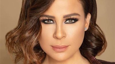 كارول سماحة  برفقة ابنتها بشكل عفوي