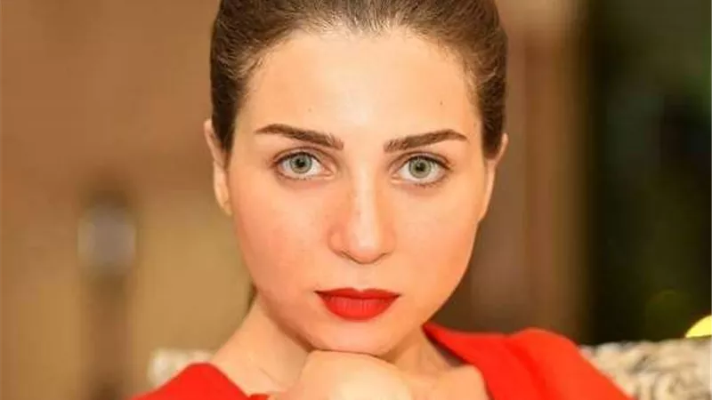 في أحدث ظهور لها..  مي عز الدين تفاجئ جمهورها بإطلالة غريبة