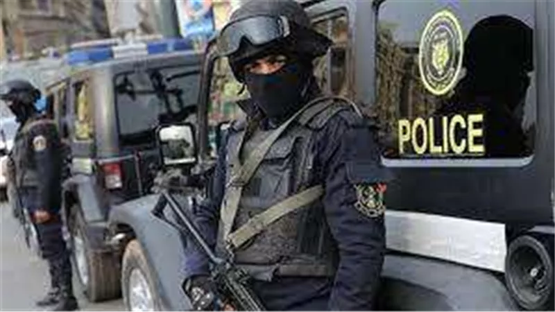 القبض على شخص هاربًا من  74 حكم  قضائي بالبحيرة