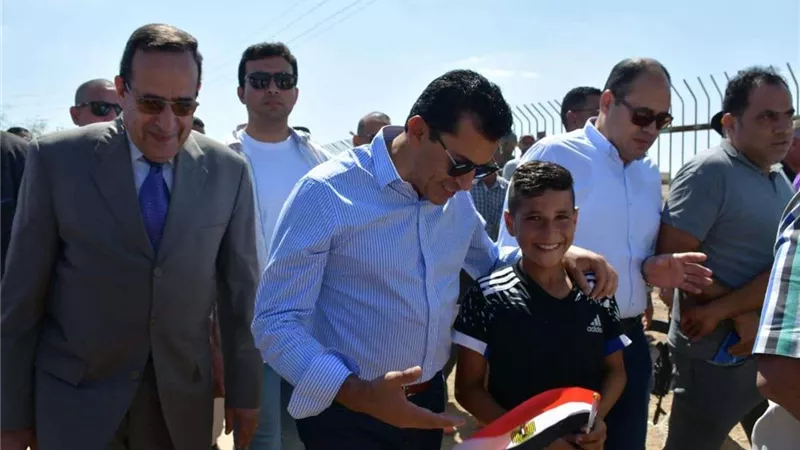 أشرف صبحي يضع حجر الأساس لإحلال وتجديد مركز شباب الشيخ زويد
