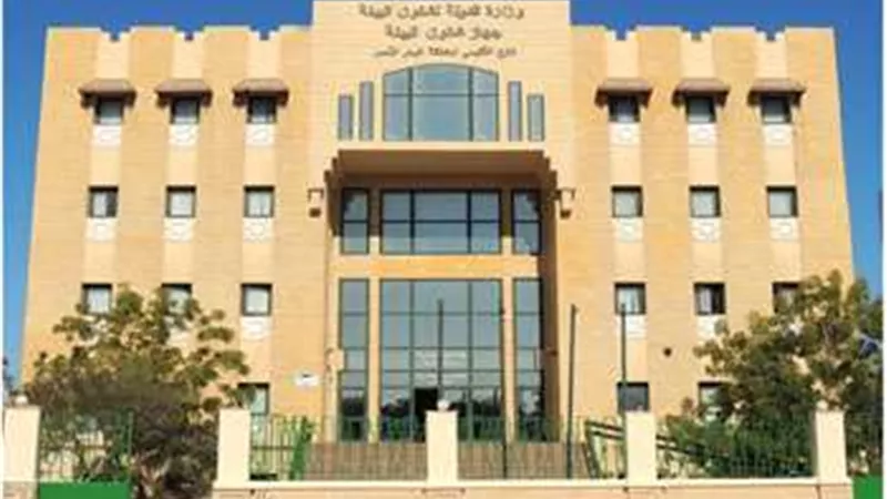 العاملون بوزارة البيئة بالبحر الأحمر يحتفلون باليوم العالمي للنظافة
