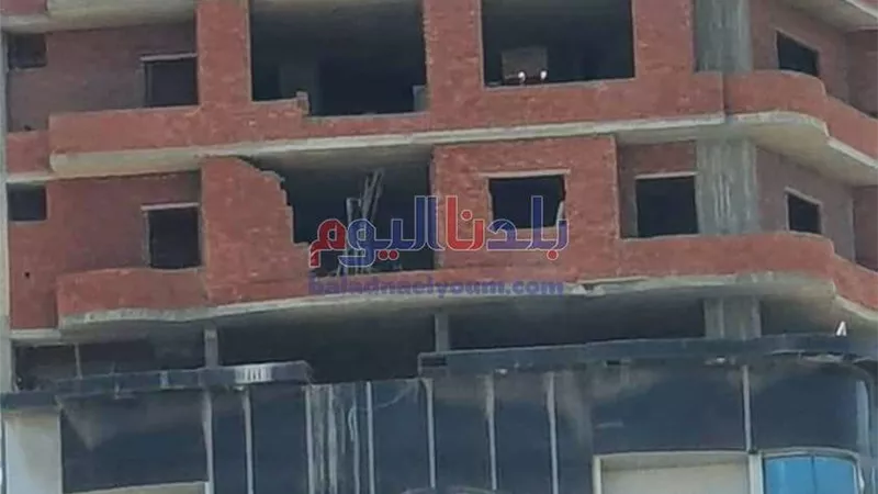 كلاكيت تاني مرة.. إزالة ثلاث طوابق مخالفة من مستشفى خاص بالمحلة