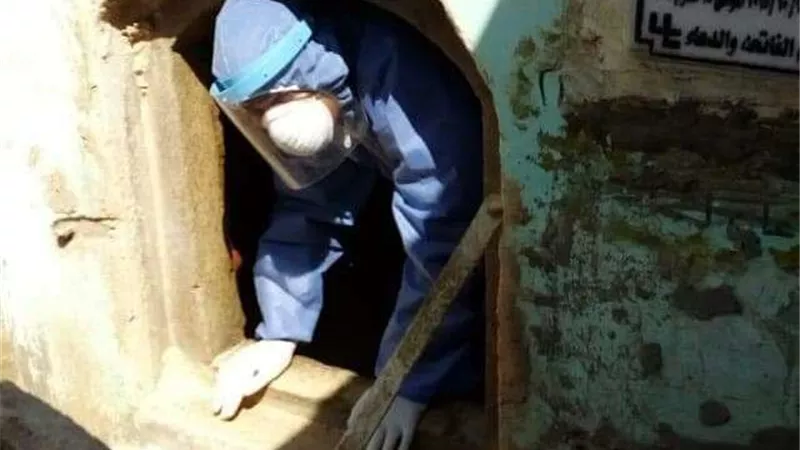 دفن جثمان سيدة متوفاة بكورونا بالمحلة