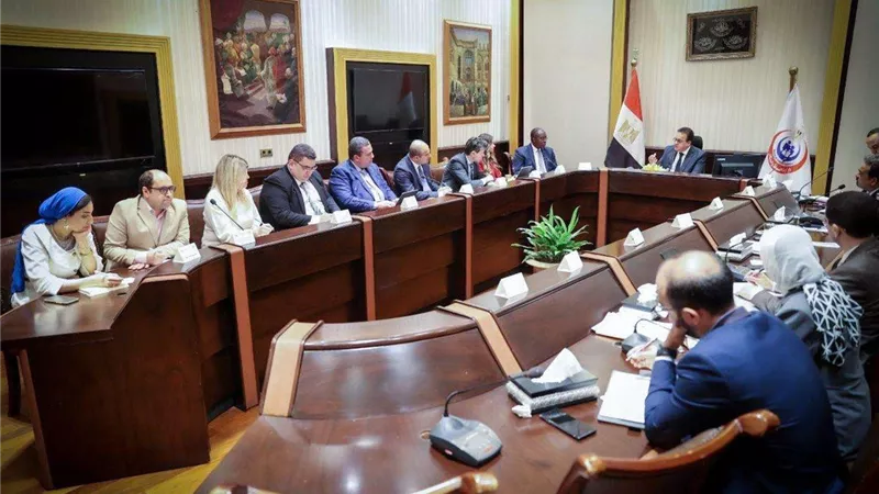 «عبدالغفار» يبحث التعاون في القطاع الصحي مع المدير الإقليمي لمؤسسة التمويل الدولية لشمال إفريقيا