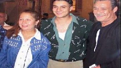 بهذه الصورة.. أحمد الفيشاوي يستعيد ذكريات والده مع سمية الألفي