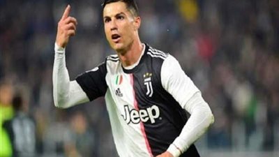 رسميا.. رونالدو يصبح أول لاعب كرة قدم وثالث رياضي يدخل نادي 