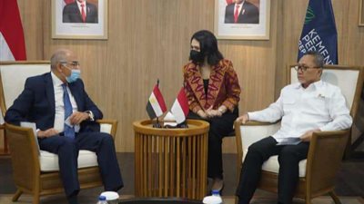 السفير المصري في جاكرتا يلتقي وزير التجارة الأندونيسي