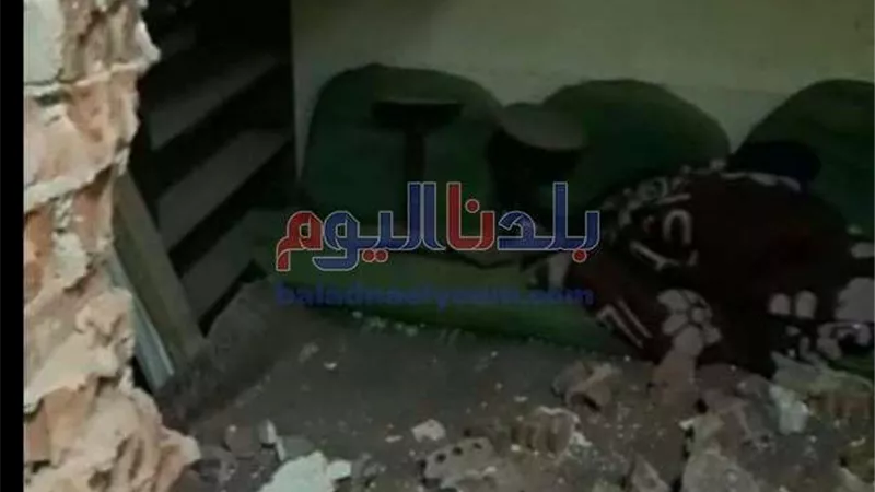 إمام مسجد يهدم جدار فاصل بين غرفته ومقرأة القرآن بالمحلة