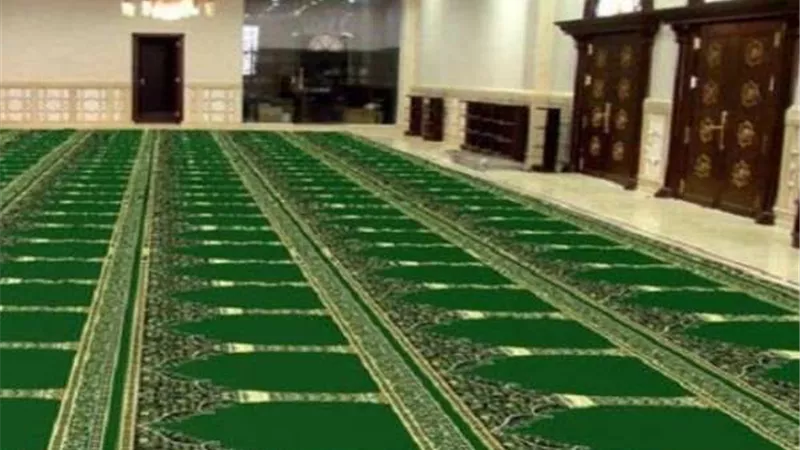 قرار جديد بشأن المساجد بعد ظهور إصابات كورونا بين المصلين