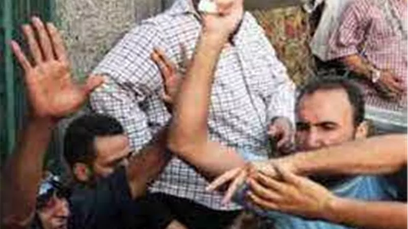 شاب يقتحم مقهى بالدقهلية ويصيب اخر