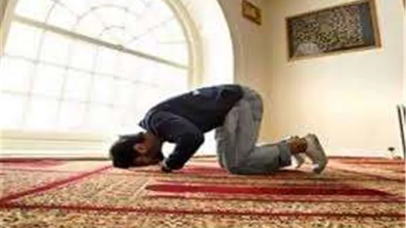 أداء الصلاة تحت تأثير المخدرات.. هل يجوز شرعًا ؟