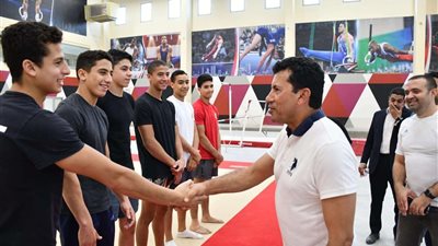وزير الرياضة يشهد تدريب منتخب الناشئين للجمباز بالمدينة الرياضية بالعاصمة