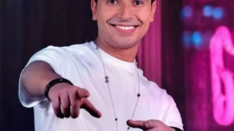 أسلوب جديد للشحاتة.. شاهد مزح محمد أنور مع هنا الزاهد
