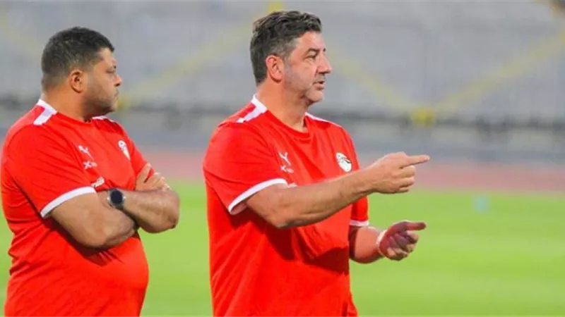 مدرب المنتخب المساعد يتقدم بشكوى ضد فيتوريا