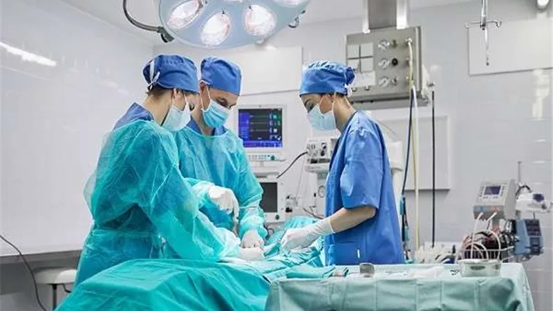 استخراج سكين من عين مريض بمستشفي الرمد الجامعي بطنطا