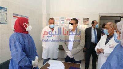 محافظ المنوفية يتفقد مستشفى منوف العام ويزور مصابي كورونا