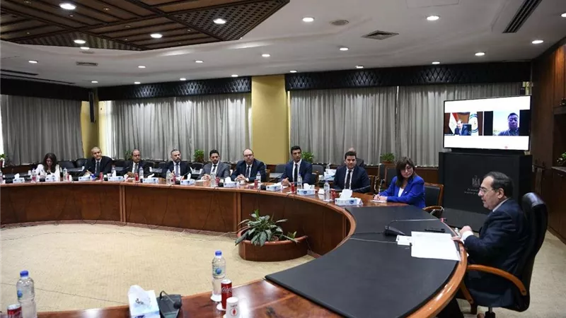 الملا: مصر أول دولة تعمل على إتاحة الفرصة لصناعة البترول والغاز