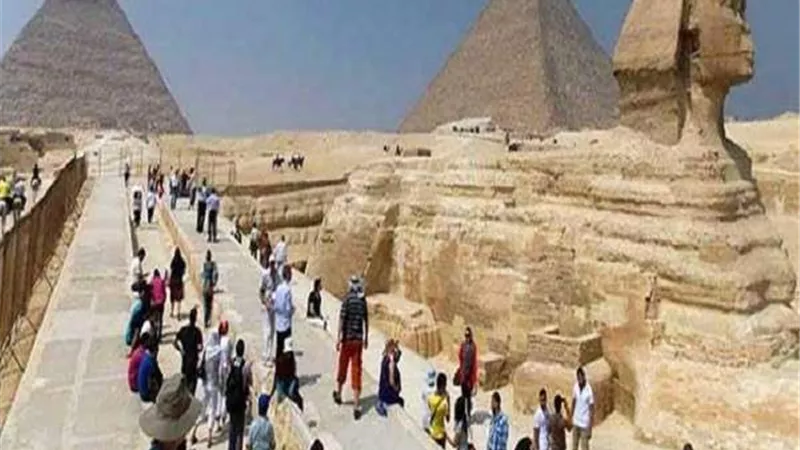 السياحة تبدأ فحص طلبات الفنادق لعودة النشاط قريبًا بالبلاد