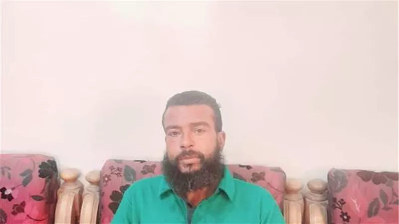 والده رفض علاجه.. تفاصيل قصة المعلم المشرد ورد وزارة التعليم