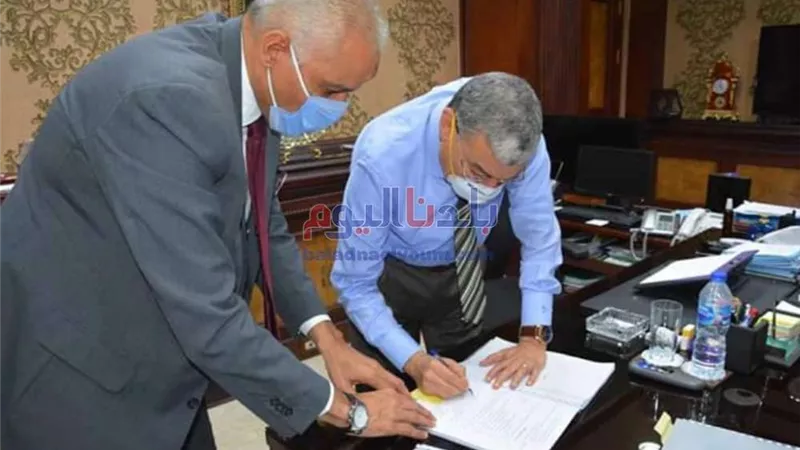 محافظ المنيا يوقع عقودًا بـ41 مليون جنيه لتمويل مشروعات البنية الأساسية