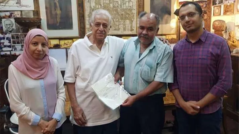 مواطن مصري يهدي المجلس الأعلى للآثار 125 قطعة أثرية