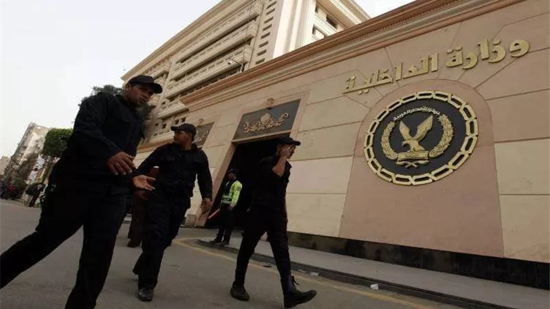 ضبط محل لبيع الأسلحة وتشكيل عصابي لسرقة حمولة أخشاب بالسطو المسلح