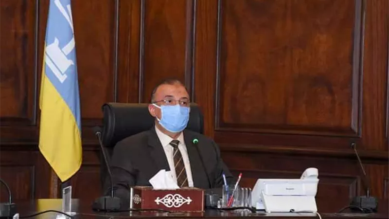 محافظ الإسكندرية يكلف رؤساء الأحياء بوضع حلول غير تقليدية لأوضاع الأسواق العشوائية