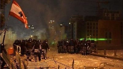 اشتباكات بين متظاهرين في لبنان وقوات الجيش.. وإحراق مقار حكومية