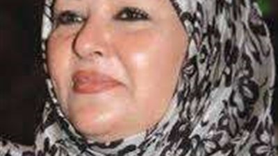 يومين والسوستة تتقطع.. عفاف شعيب تنتقد الملابس المصرية