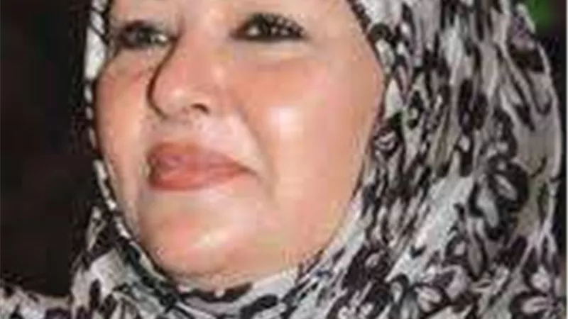 يومين والسوستة تتقطع.. عفاف شعيب تنتقد الملابس المصرية