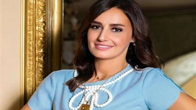بسبب مربية كينية| حلا شيحة تتعرض للهجوم من قبل الجمهور.. والفنانة ترد