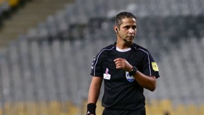 اتحاد الكرة يستبعد محمود عاشور من قائمة الحكام الدولية