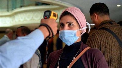 مستشفى مطاي يحتفل بخروج أول حالتين من مصابي كورونا بعد تعافيهما