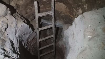 سراديب أسفل المنزل.. ضبط المتهم بالتنقيب عن الاثار أسفل منزله في أسوان