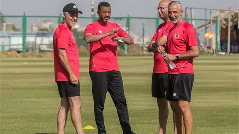 الجهاز الفني للنادي