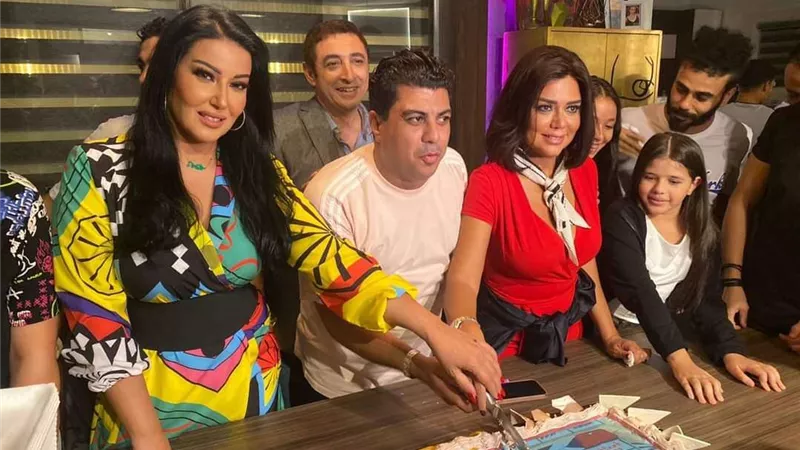 رانيا يوسف وسمية الخشاب ومحمد عز يحتفلون بانطلاق تصوير فيلمهم الجديد