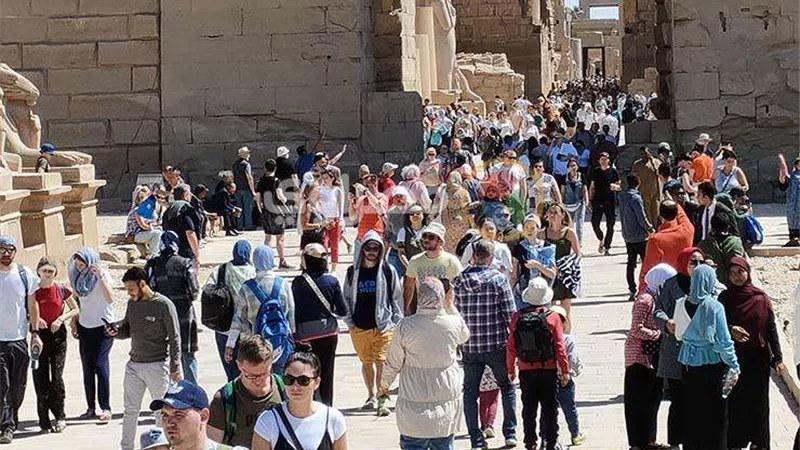 السياحة تنتعش في مصر.. 4.9 مليون سائح بالنصف الأول من العام الجاري