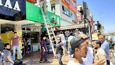 حملة لإزالة اللوحات الإعلانية الغير مُرخصة بالقاهرة الجديدة